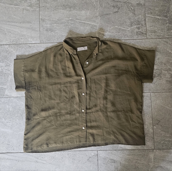 Everlane 100% Silk Olive Green Short Sleeve Collard Top Minimalist Basic 6 - Picture 2 of 7